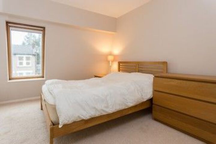 Room 4 of 28