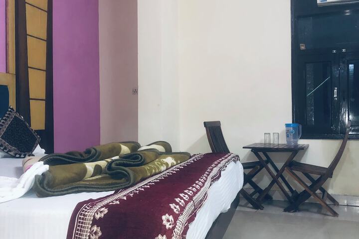 Room 4 of 6