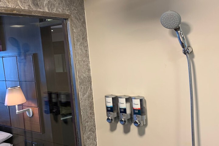 Room 30 of 59