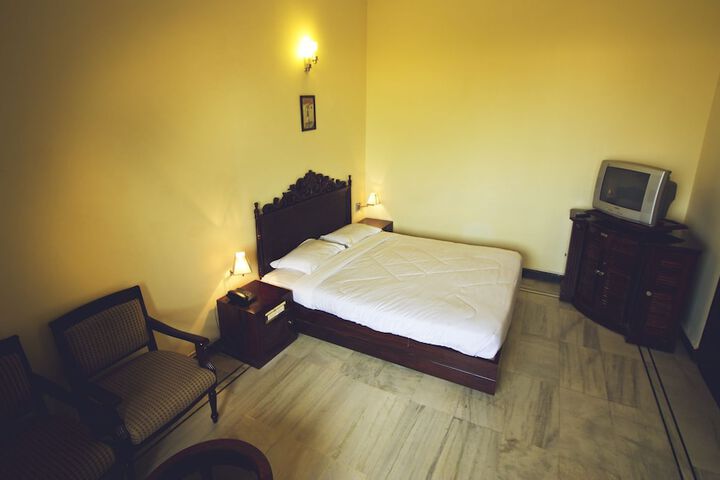 Room 6 of 31