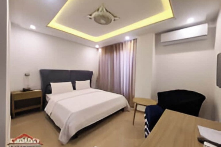 Room 11 of 27