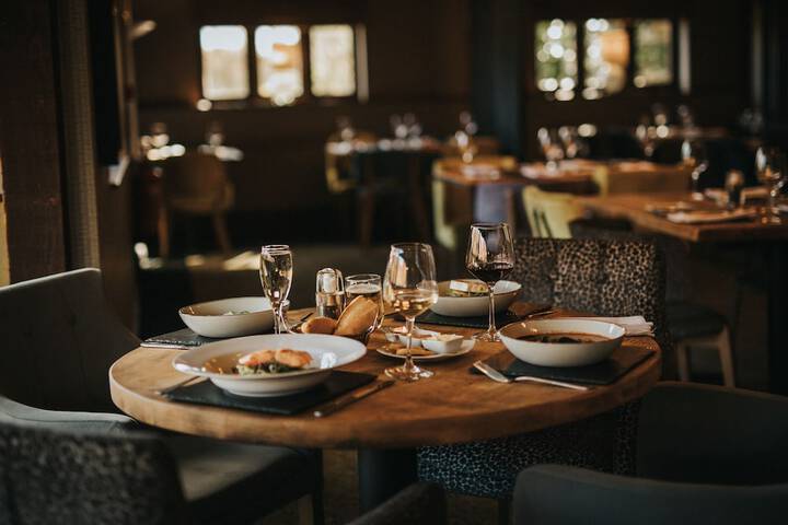 Dining 31 of 42