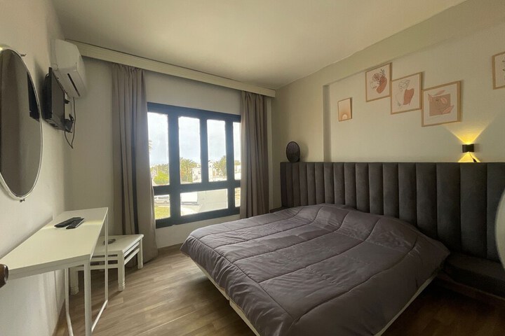 Room 7 of 11