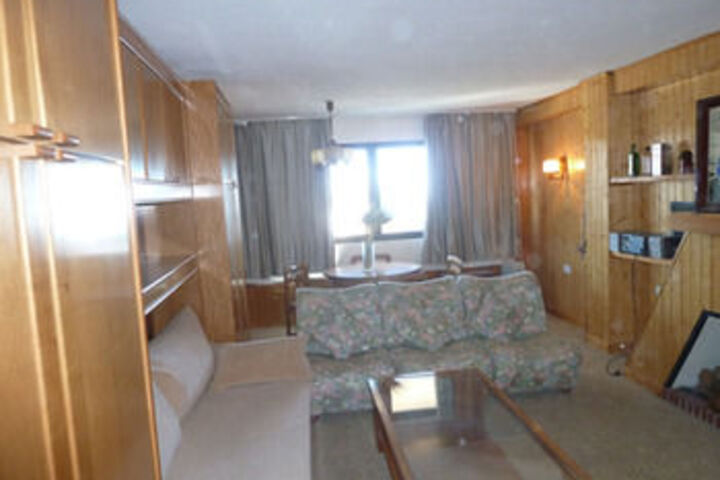 Room 9 of 11
