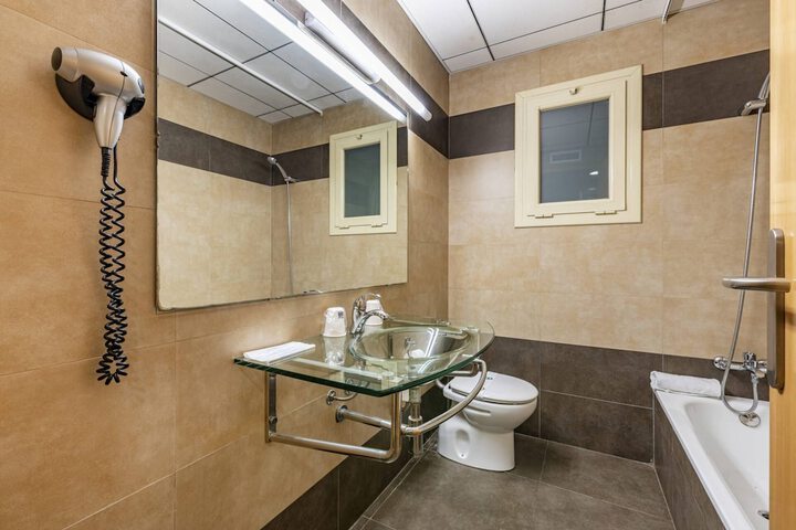 Room 7 of 27