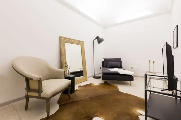 Room 5 of 11
