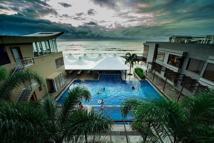 Pool 33 of 47