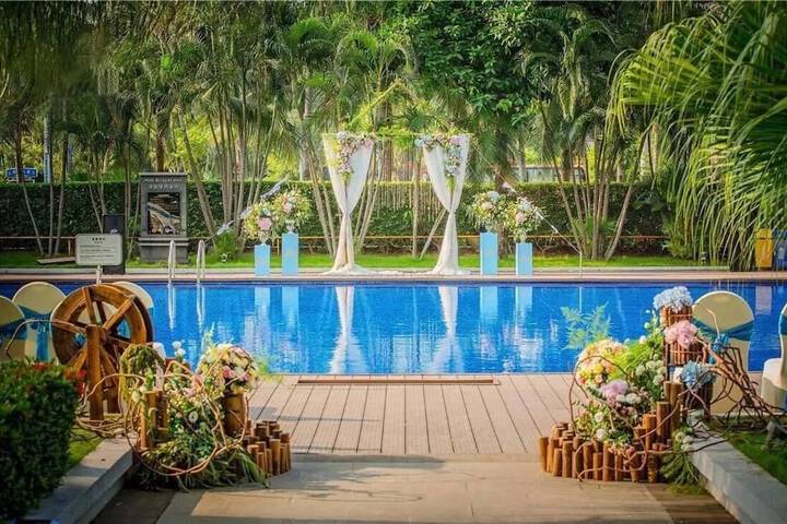 Pools & Facilities