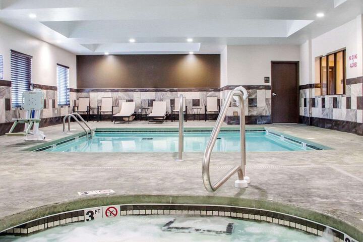 Pool Hotel
