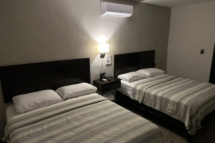 Room 12 of 140