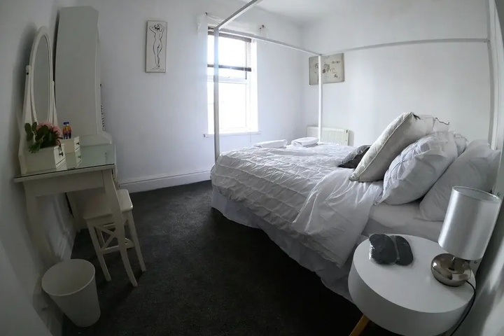 Room 6 of 19