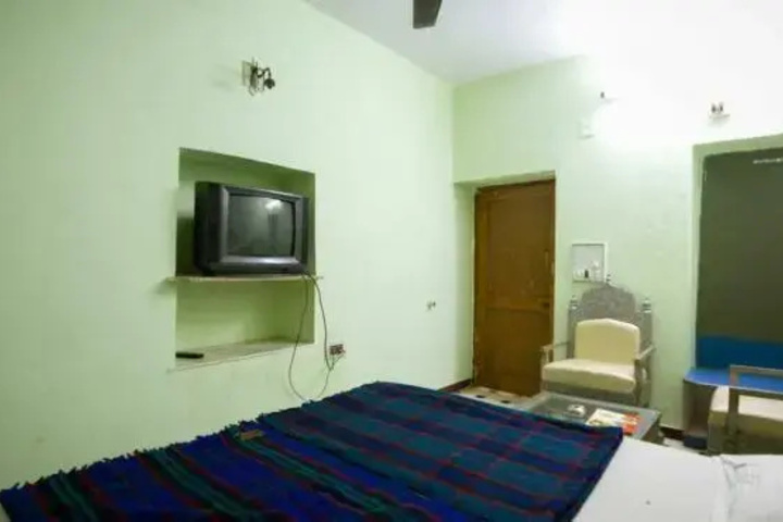 Room 4 of 5