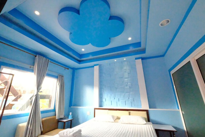 Room 9 of 48