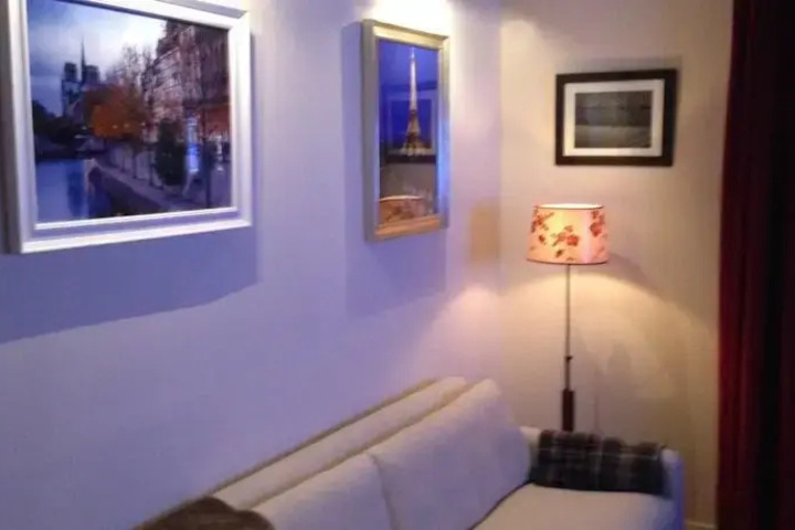 Room 5 of 8