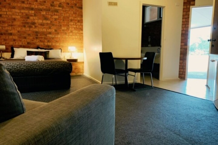 Room 13 of 21