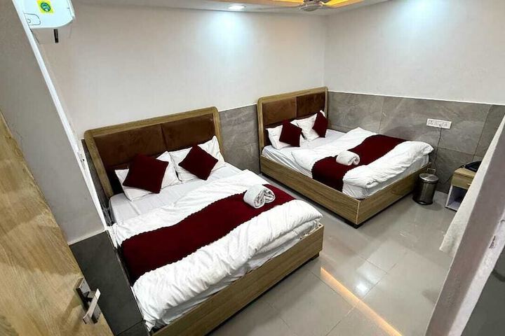 Room 4 of 11