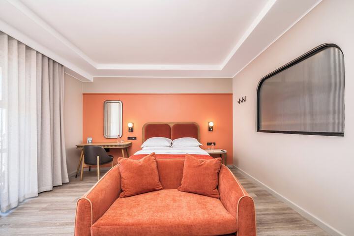 Room 8 of 40