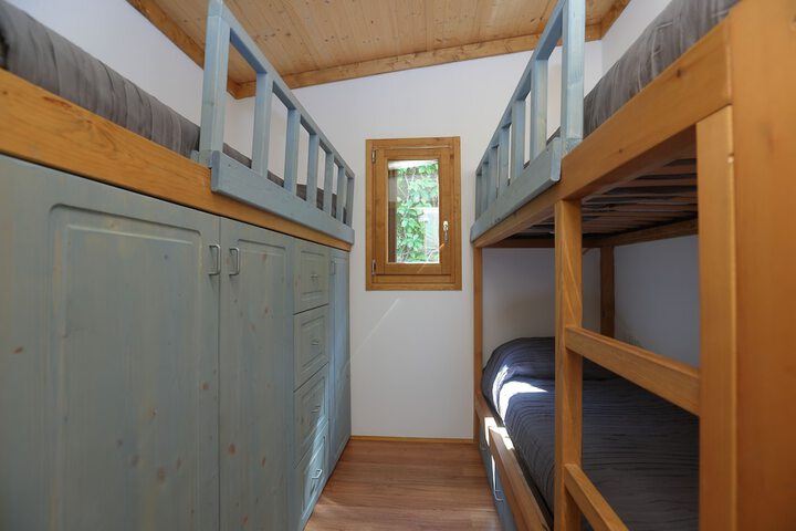 Room 9 of 79