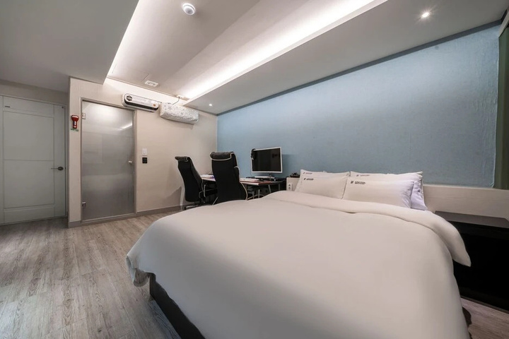 Room 3 of 19