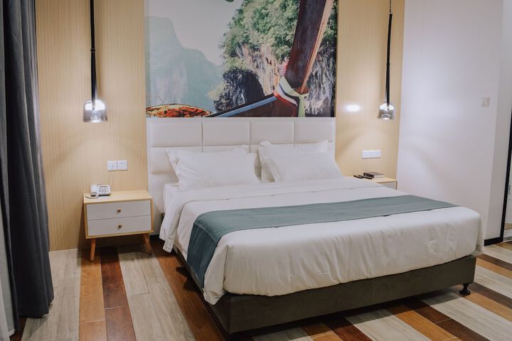 Room 9 of 28