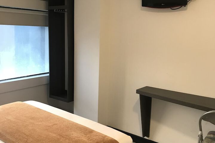 Room 16 of 44
