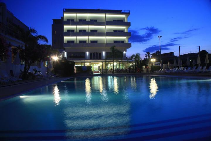 Pools & Facilities