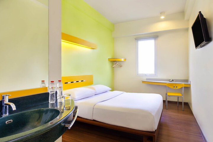 Room 7 of 19