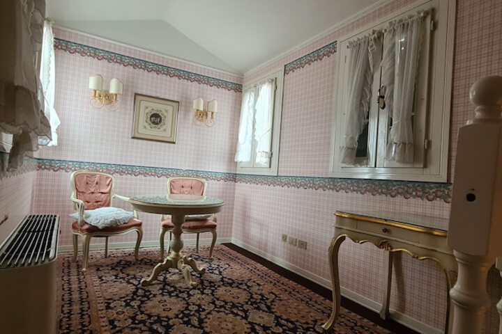 Room 36 of 65