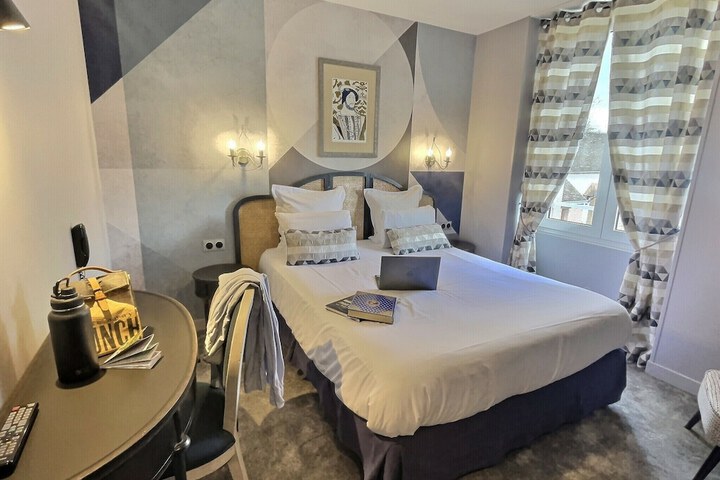 Room 2 of 50