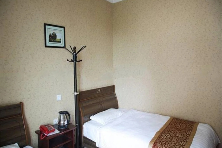 Room 5 of 12