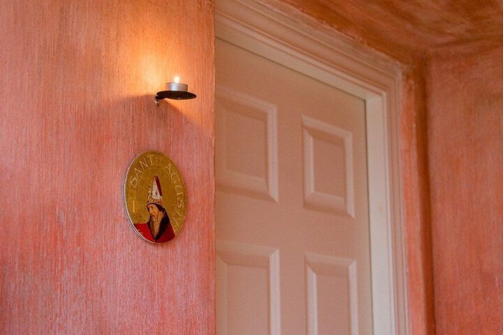 Room 24 of 76