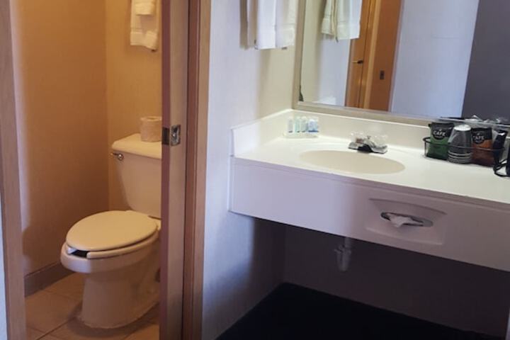 Room 17 of 28