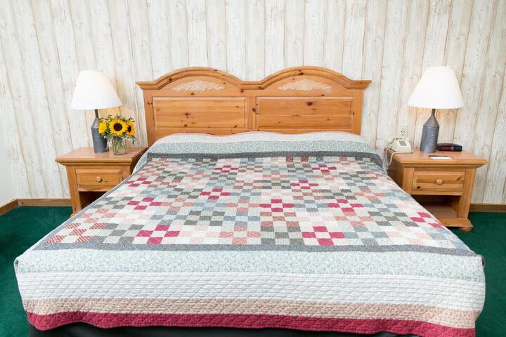 1 King Bed Balcony Refrigerator WiFi Continental Breakfast