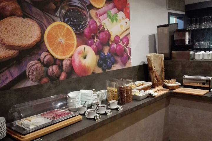 Breakfast/Coffee Service 36 of 48