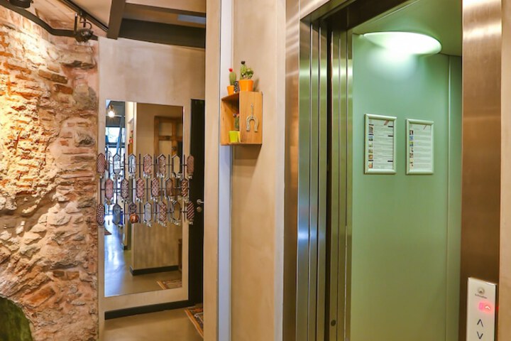 Hotel Interior 122 of 148