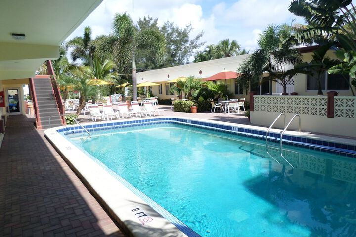 Pool 40 of 60