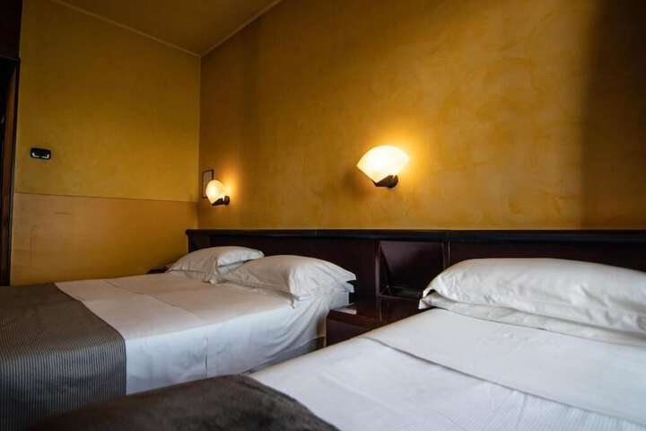 Room 4 of 38