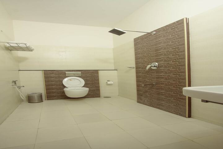 Room 10 of 13