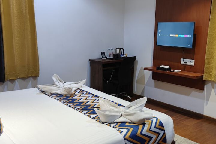 Room 4 of 9