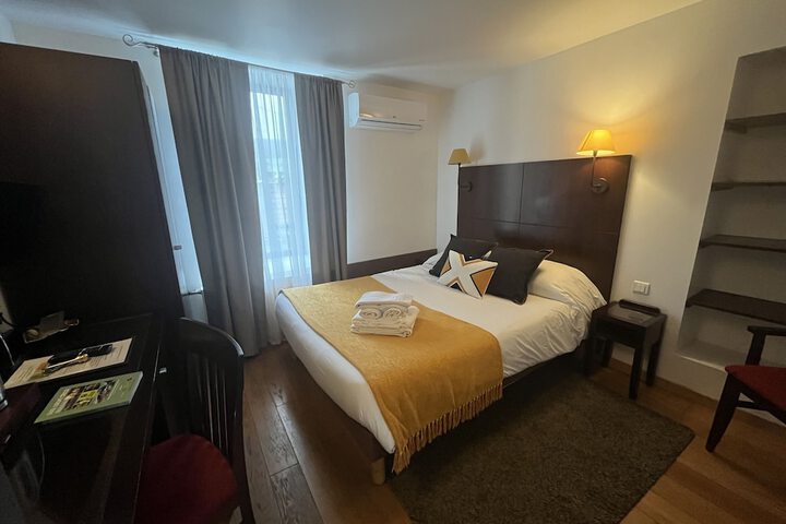 Room 10 of 33