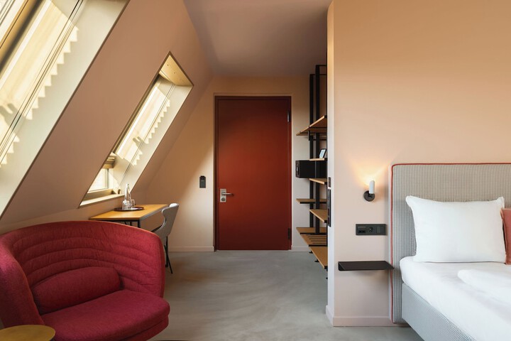 Room 47 of 112