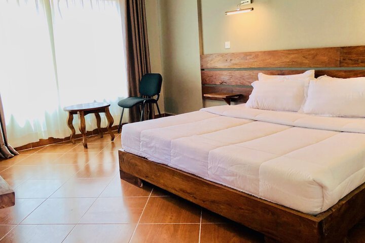 Room 5 of 32