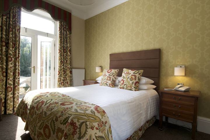 Room 2 of 56