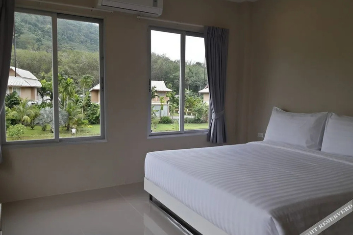 Room 2 of 25