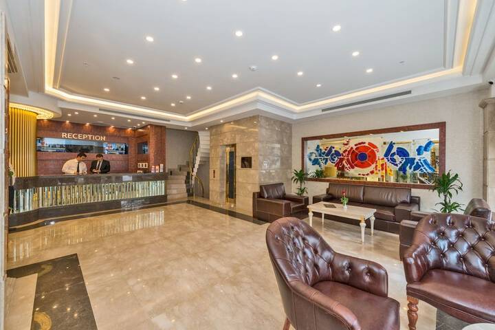 Entrance & Lobby