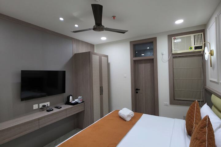 Room 32 of 45