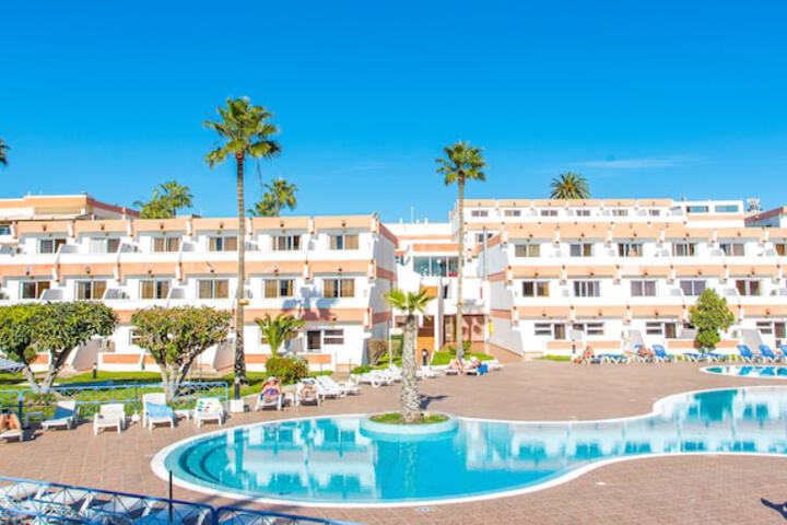 Hotel with Pool