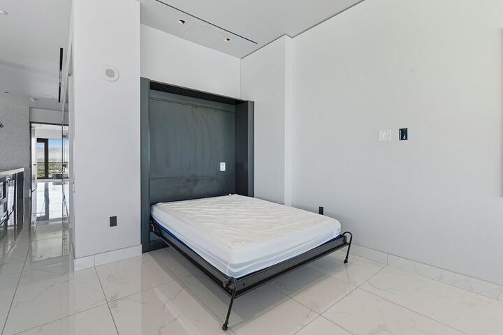 Room 81 of 218