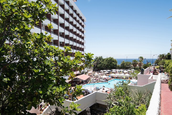 Hotel with Pool