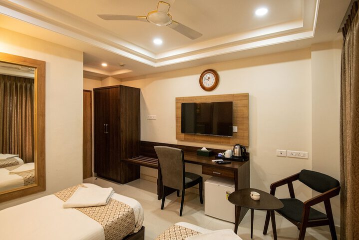 Room 11 of 28